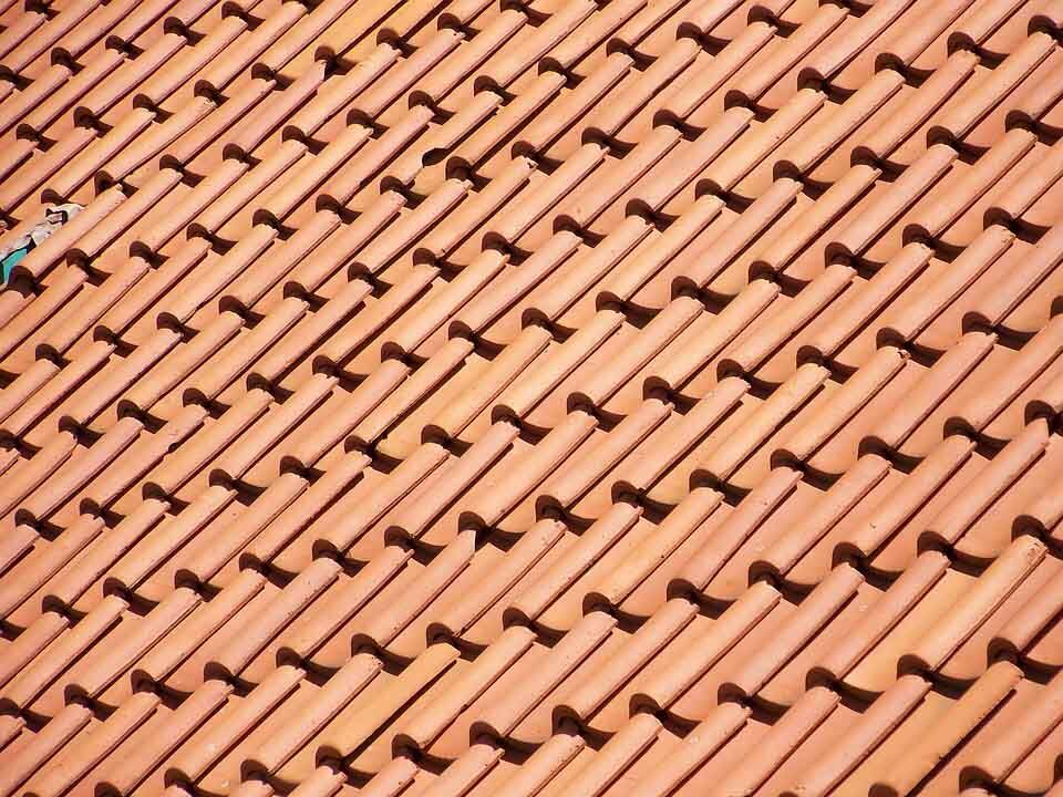 6 Signs That Say You Need To Hire A Professional Roofer For Your Home